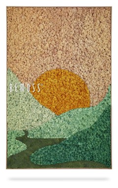 ein Gemälde eines Berges mit einer Sonne im Hintergrund und einem Baum im Vordergrund mit den Worten Bermoss, moosbild, mooswand, moos pflanzen, moos, moos deko, moos art