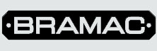 Ein schwarz-weißes Schild mit der Aufschrift „Bramac“ auf der Seite und ein weiß-schwarzes Schild mit der Aufschrift „Bramac“ auf der Seite, moosbild, mooswand, moos pflanzen, moos, moos deko, moos art